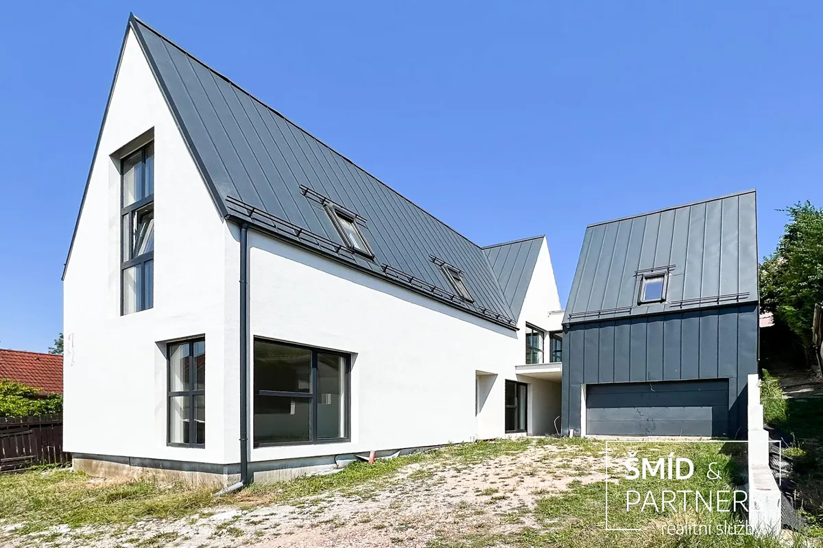 Prodej rodinného domu 230 m², pozemek 448 m²